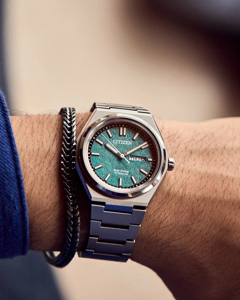 Citizen Eco-Drive Titanium Herrenuhr am Handgelenk bei Juwelier bouz