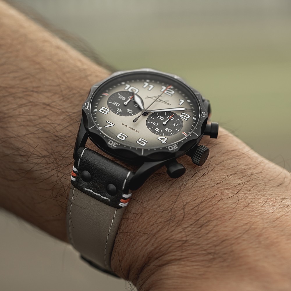 Junghans Pilot Detailansicht 2 bei Juwelier bouz